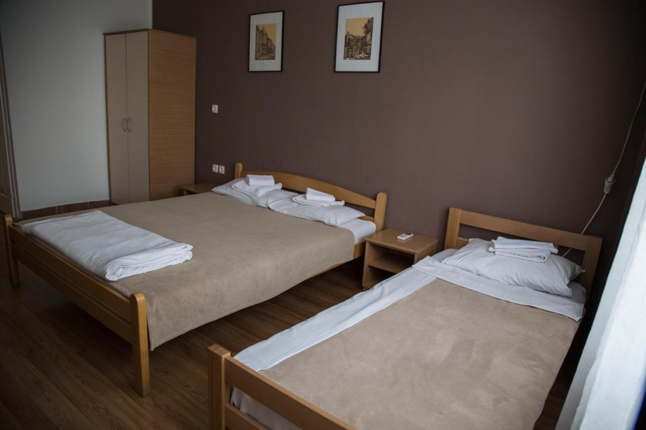 Hostel Milkaza Novi Sad Exterior foto