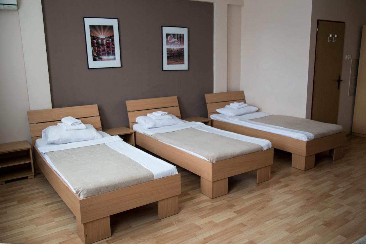 Hostel Milkaza Novi Sad Exterior foto