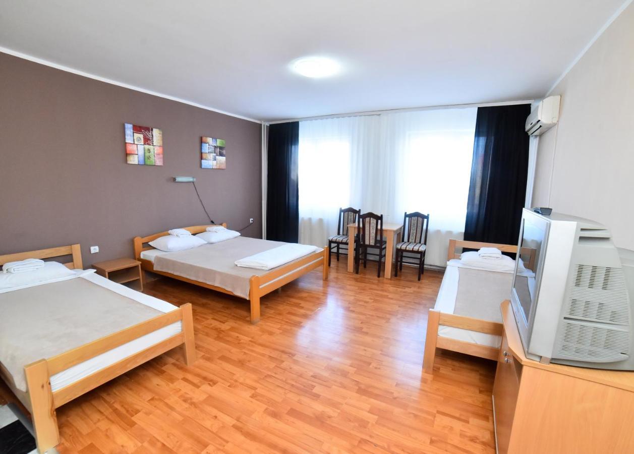 Hostel Milkaza Novi Sad Exterior foto